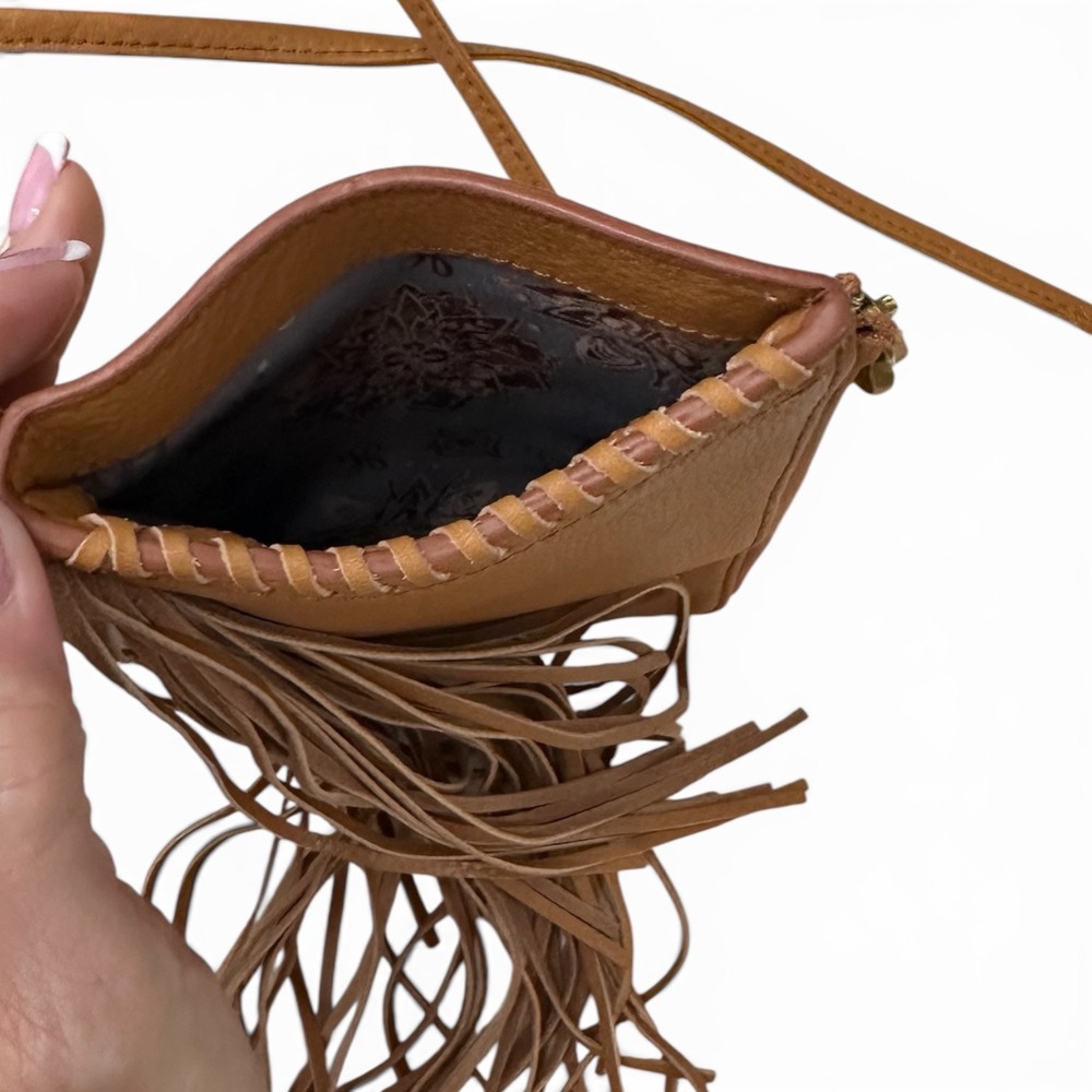 Hobo Moxie Crossbody Bag Whiskey Pebble Leather Fringe Phone Holder NWT - Picture 3 of 5